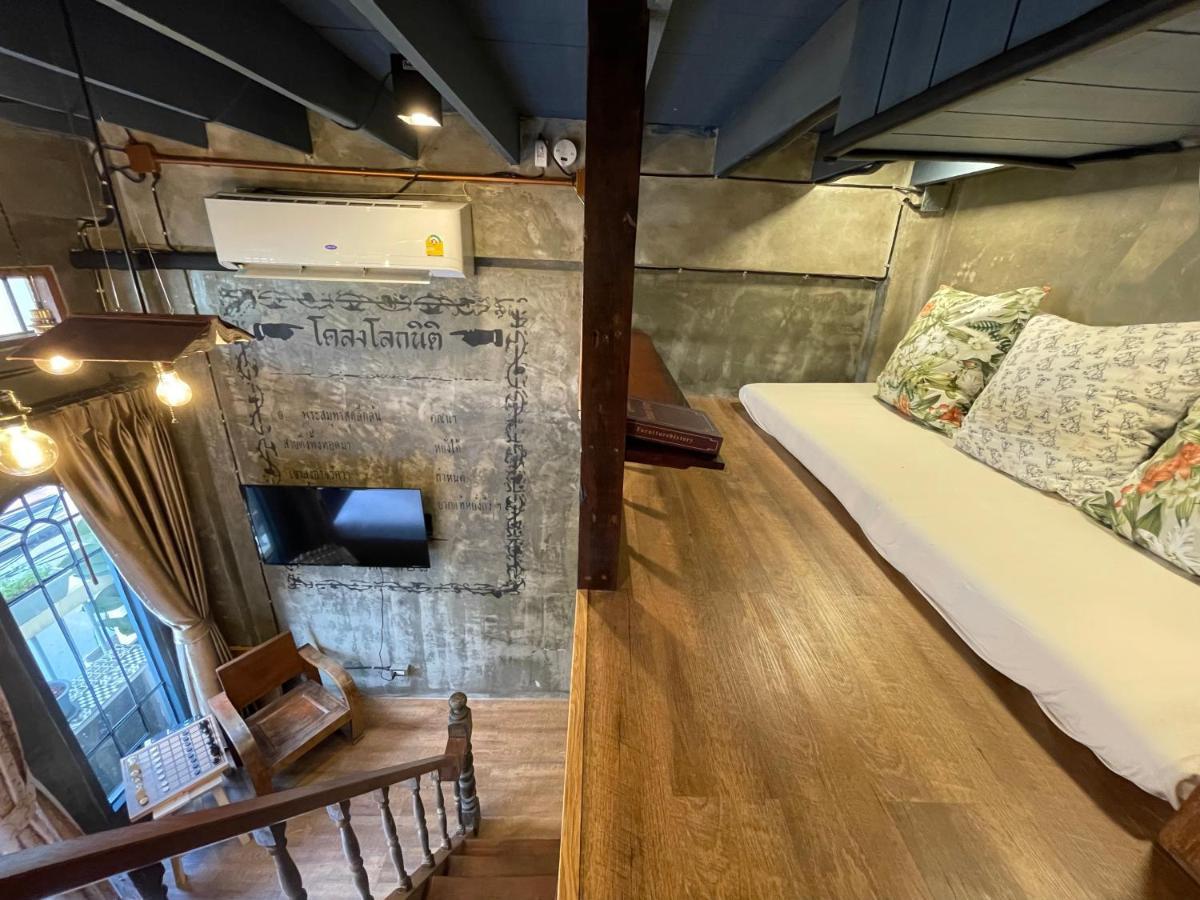Central Old Town Cottage Бангкок Экстерьер фото