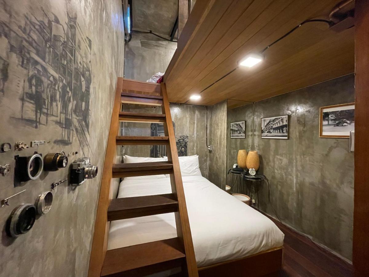 Central Old Town Cottage Бангкок Экстерьер фото