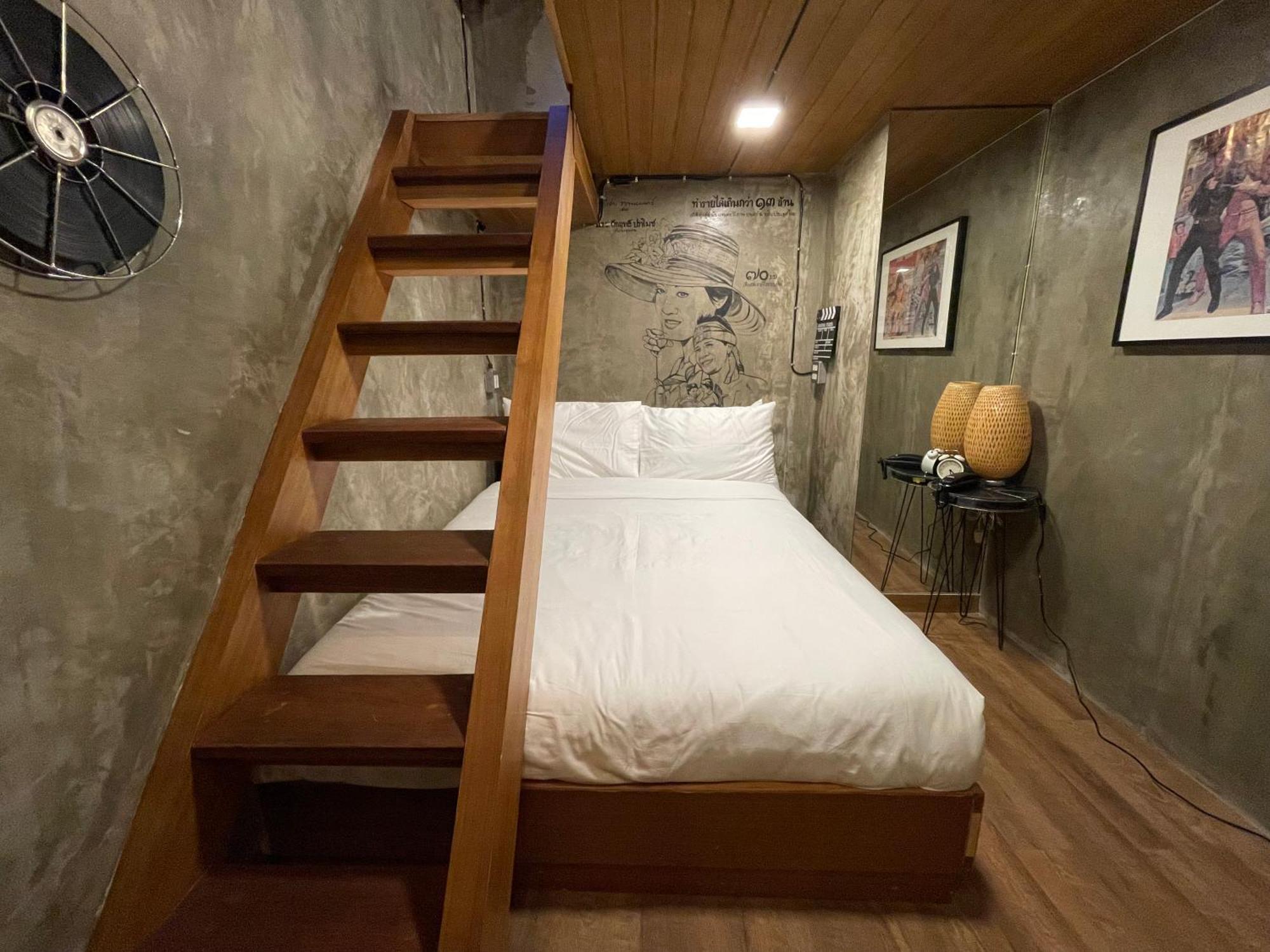 Central Old Town Cottage Бангкок Экстерьер фото